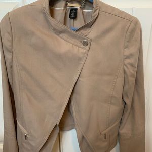 Practically brand new tan blazer- on trend style!